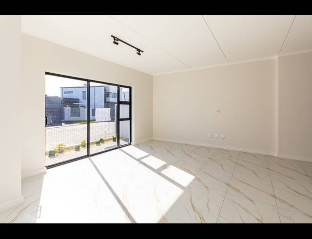 3 BEDROOM TOWNHOUSE FOR SALE IN SANDOWN